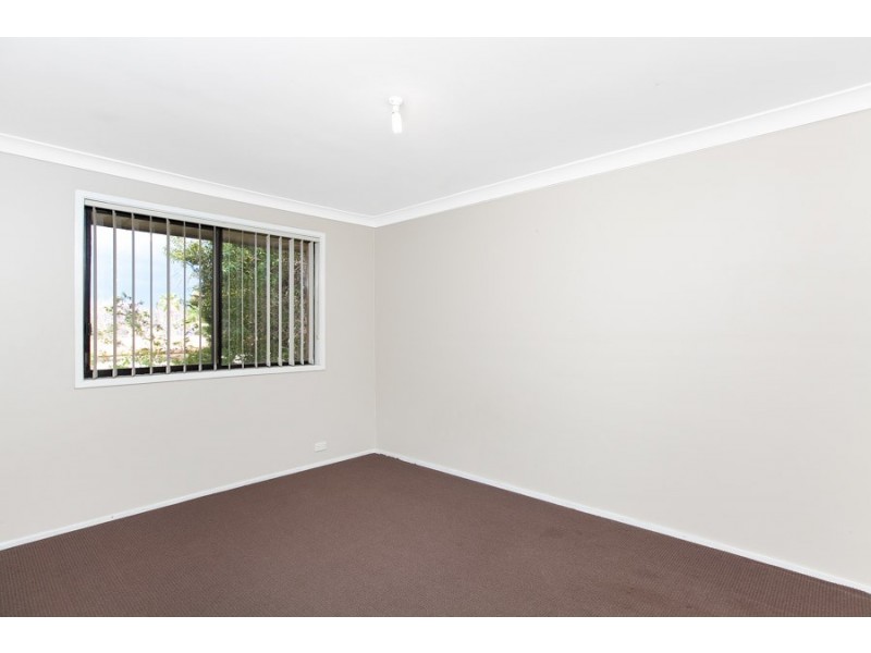 1/37 Kingsley Drive, Lake Heights NSW 2502