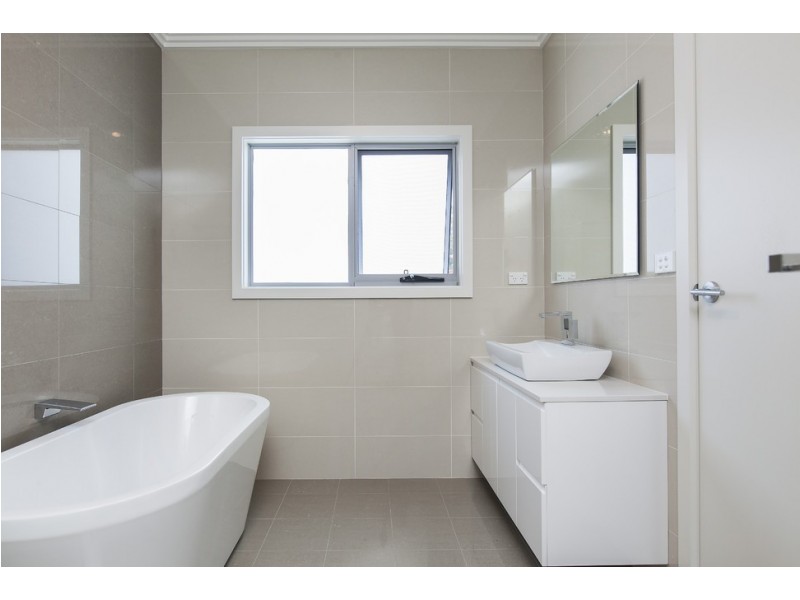 1 & 2/102 Balgownie Road, Balgownie NSW 2519