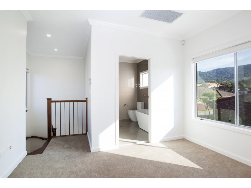 1 & 2/102 Balgownie Road, Balgownie NSW 2519