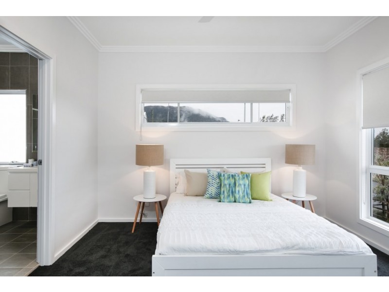 8B Brickworks Avenue, Thirroul NSW 2515