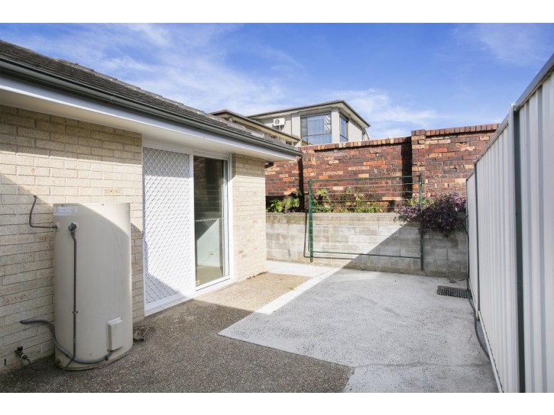 2/23a Ryan Street, Balgownie NSW 2519