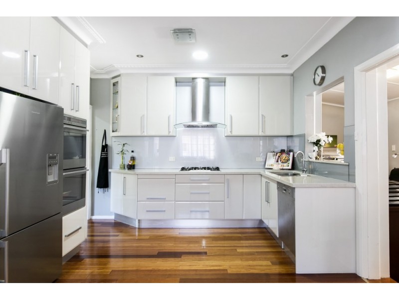 18 Dumfries Avenue, Mount Ousley NSW 2519