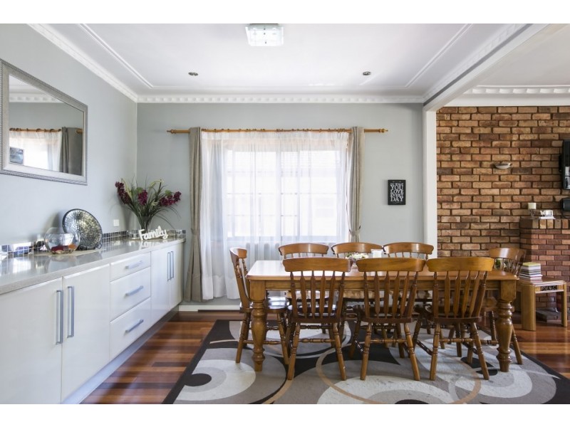 18 Dumfries Avenue, Mount Ousley NSW 2519