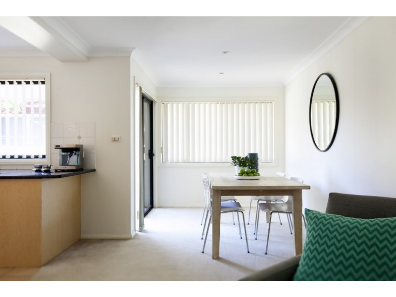 2/4 Victoria Street, Unanderra NSW 2526