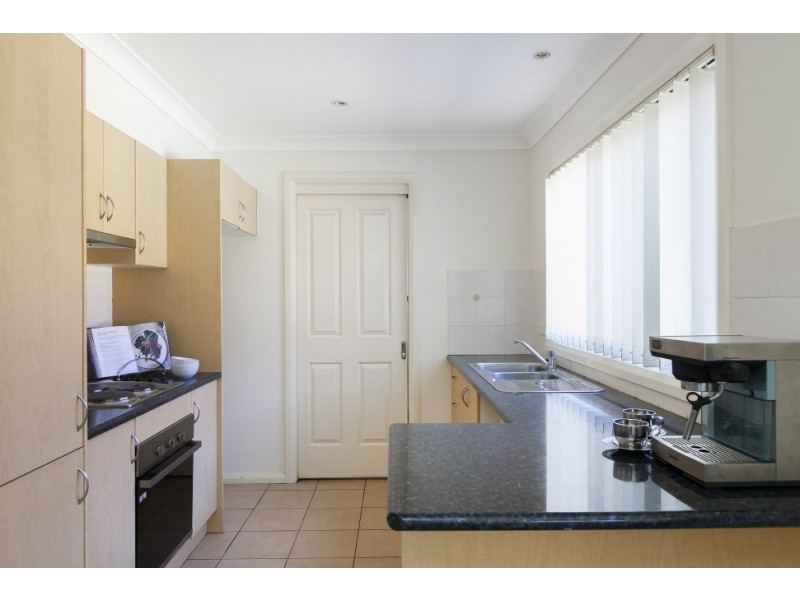 2/4 Victoria Street, Unanderra NSW 2526