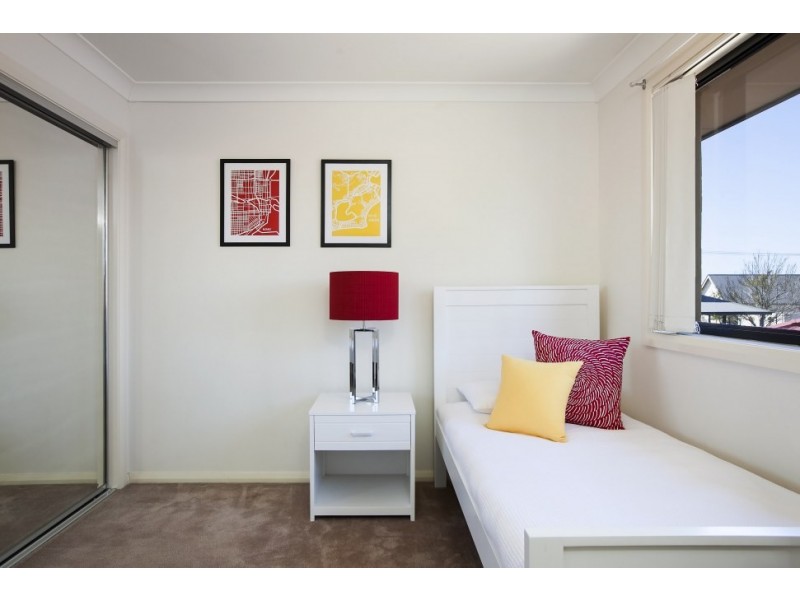 2/4 Victoria Street, Unanderra NSW 2526