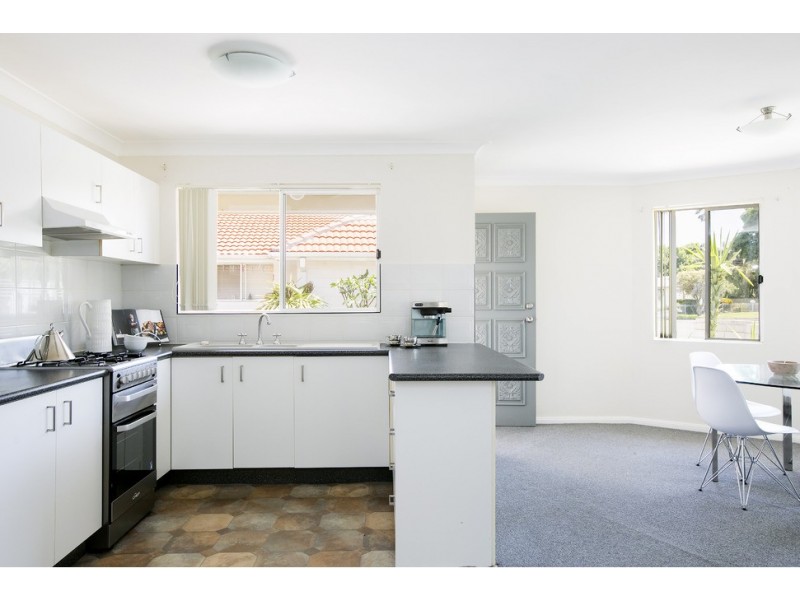 2/13 Pioneer Road, Bellambi NSW 2518