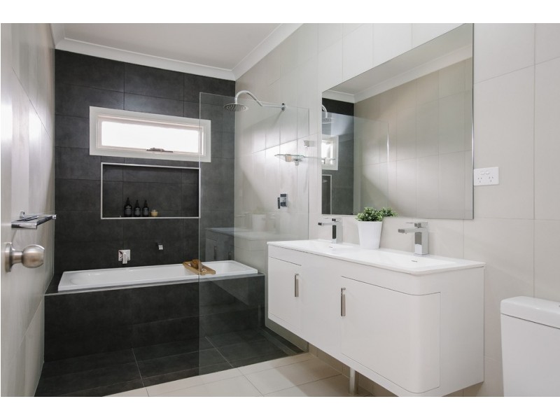 27 Euroka Street, West Wollongong NSW 2500