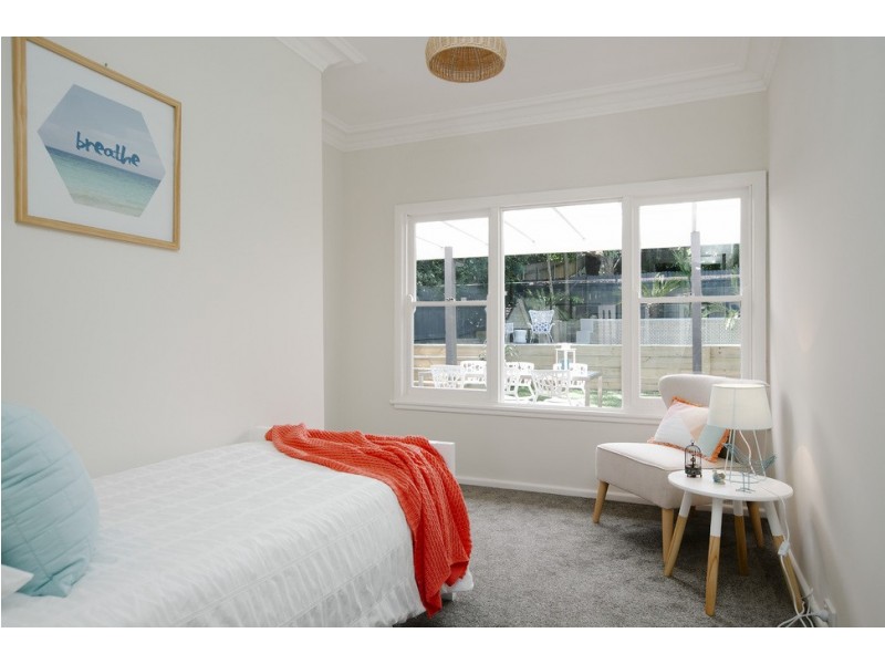 27 Euroka Street, West Wollongong NSW 2500