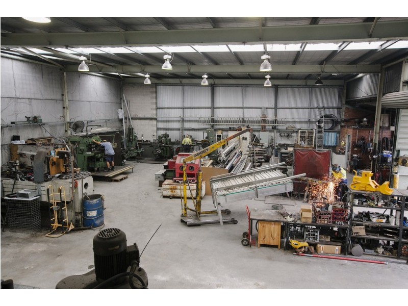 2/33 Waverley Drive, Unanderra NSW 2526