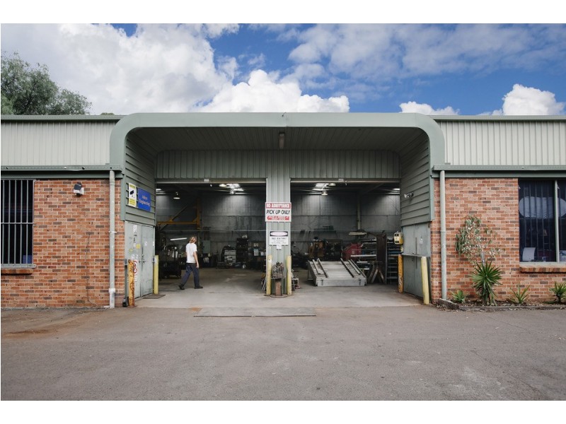 2/33 Waverley Drive, Unanderra NSW 2526