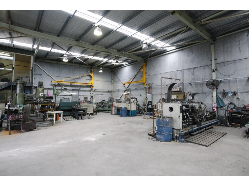 2/33 Waverley Drive, Unanderra NSW 2526