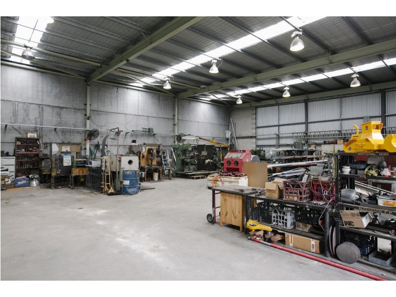 2/33 Waverley Drive, Unanderra NSW 2526