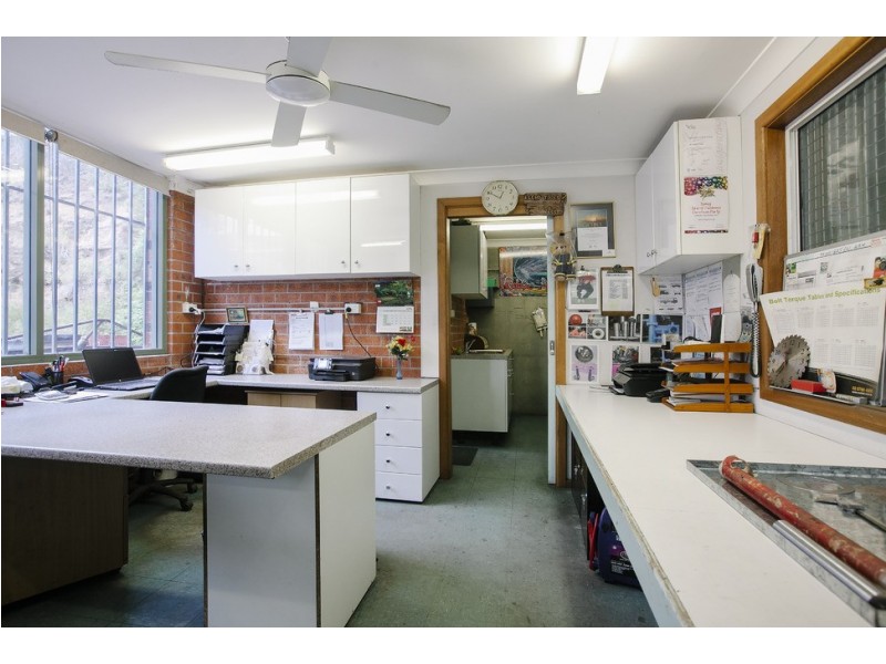 2/33 Waverley Drive, Unanderra NSW 2526