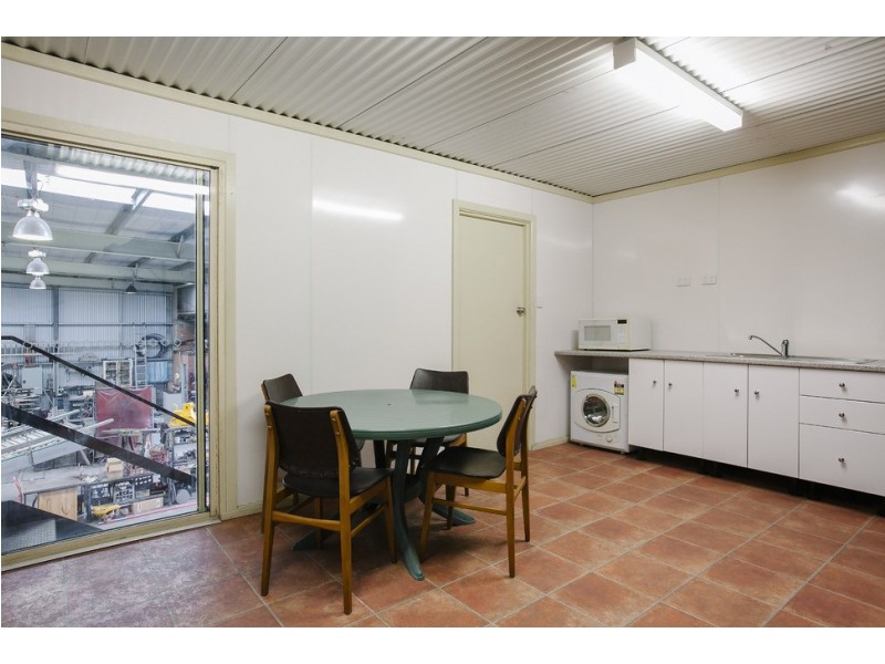 2/33 Waverley Drive, Unanderra NSW 2526