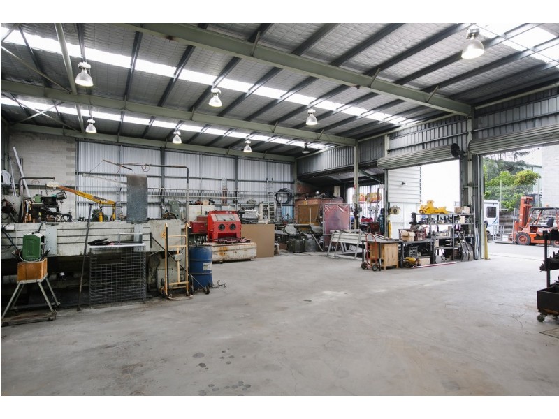 2/33 Waverley Drive, Unanderra NSW 2526