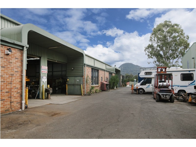 2/33 Waverley Drive, Unanderra NSW 2526