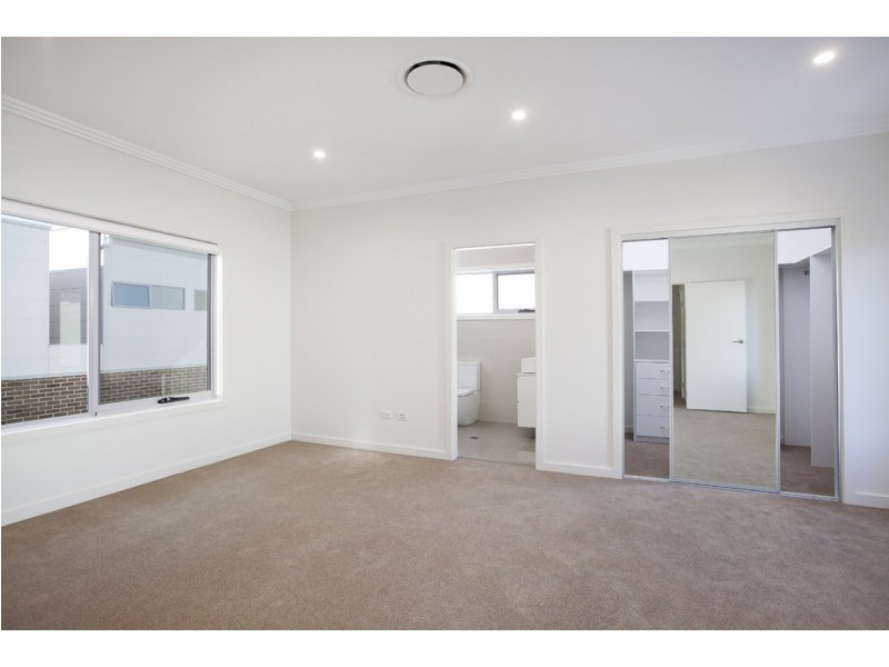 2/102 Balgownie Road, Balgownie NSW 2519