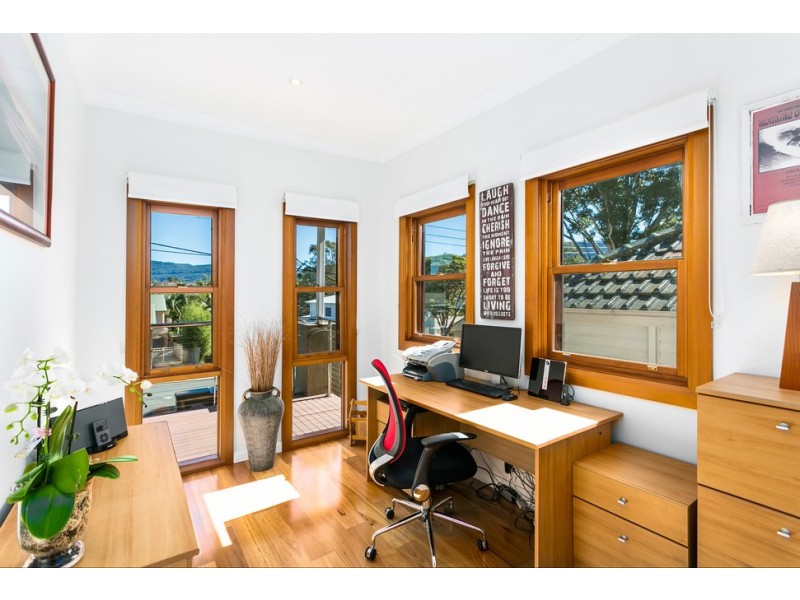 7 Taronga Avenue, Mangerton NSW 2500