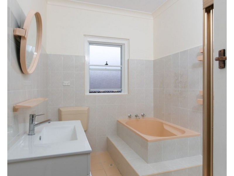 42 Dumfries Avenue, Mount Ousley NSW 2519