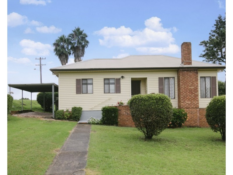 13 Moran Parade, Mount Saint Thomas NSW 2500