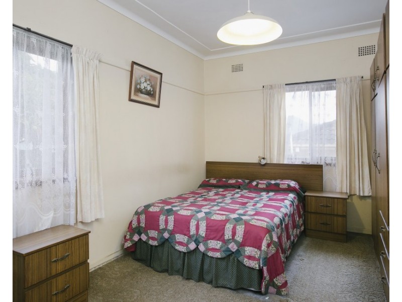 13 Moran Parade, Mount Saint Thomas NSW 2500
