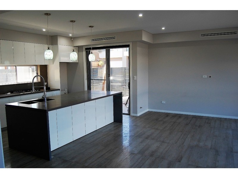 10 Springwood Avenue, The Ponds NSW 2769