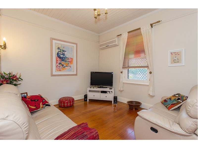 17 Lindsay Street, Hamilton NSW 2303