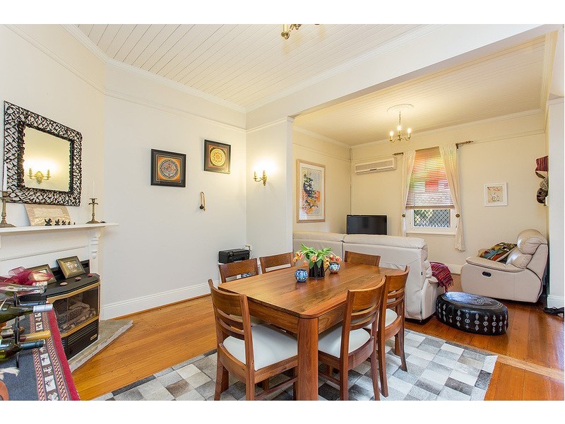 17 Lindsay Street, Hamilton NSW 2303