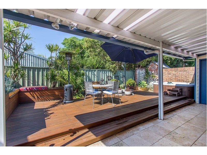 17 Lindsay Street, Hamilton NSW 2303