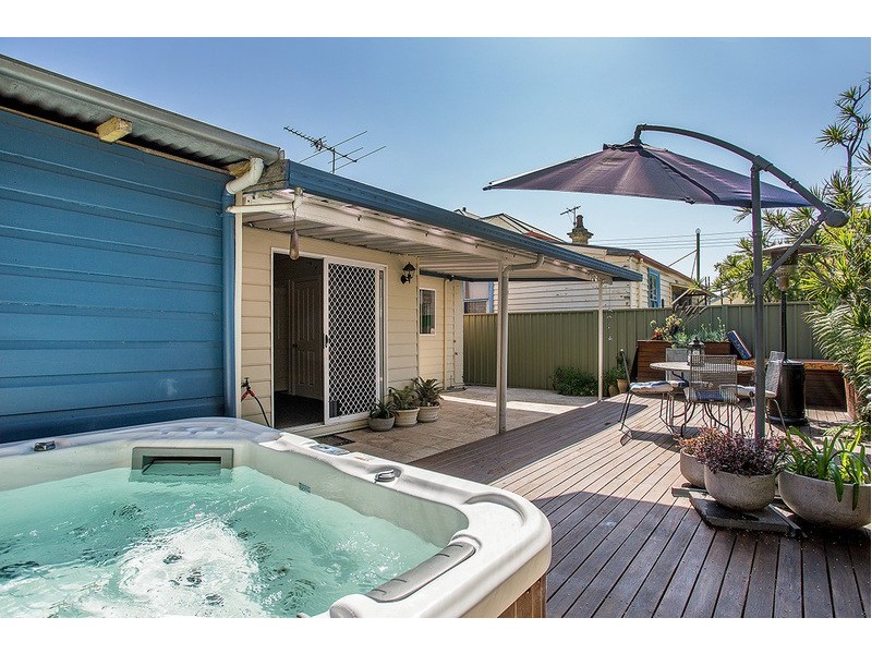 17 Lindsay Street, Hamilton NSW 2303