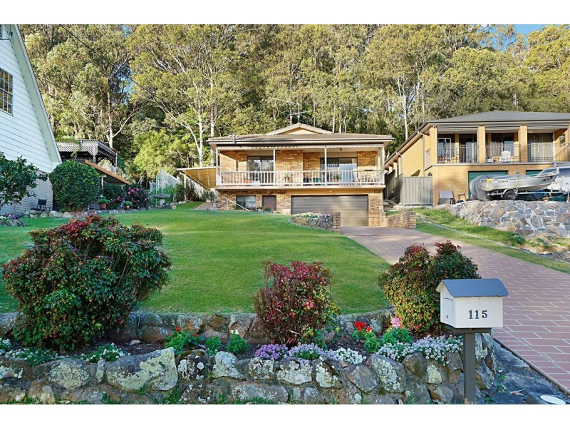 115 Beach Road, Wangi Wangi NSW 2267