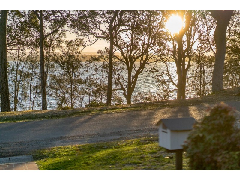 115 Beach Road, Wangi Wangi NSW 2267