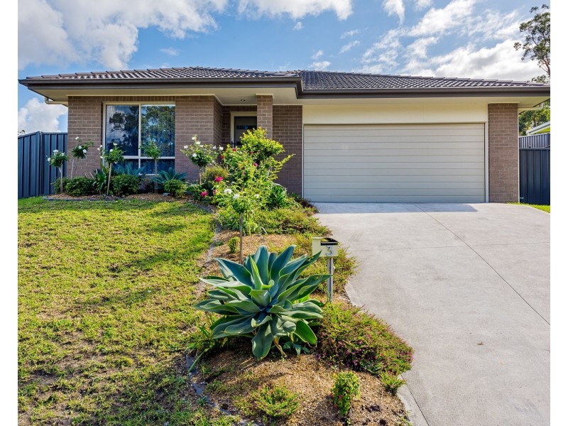3 Shirara Close, Cameron Park NSW 2285