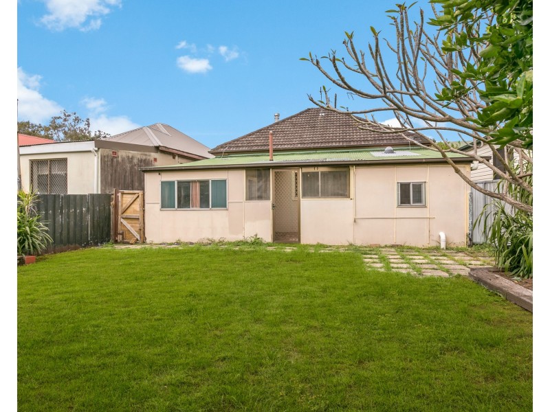 54 Greaves Street, Mayfield East NSW 2304