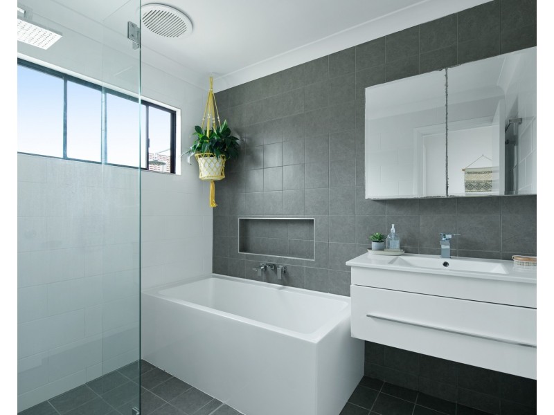 1/2 Lena Close, Whitebridge NSW 2290