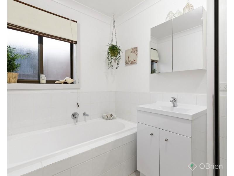 21 Merton Close, Cheltenham VIC 3192