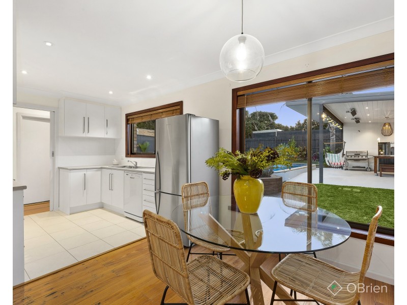 21 Merton Close, Cheltenham VIC 3192