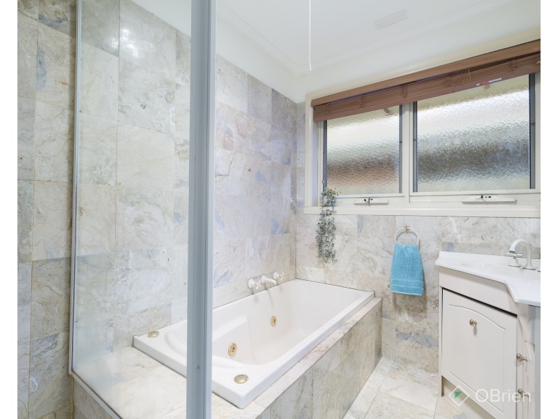 33 Kardinian Avenue, Cheltenham VIC 3192