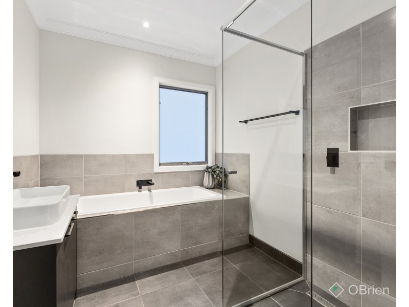 2 Clyve Avenue, Mentone VIC 3194