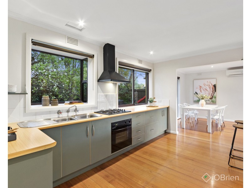 8 Jacaranda Avenue, Cheltenham VIC 3192