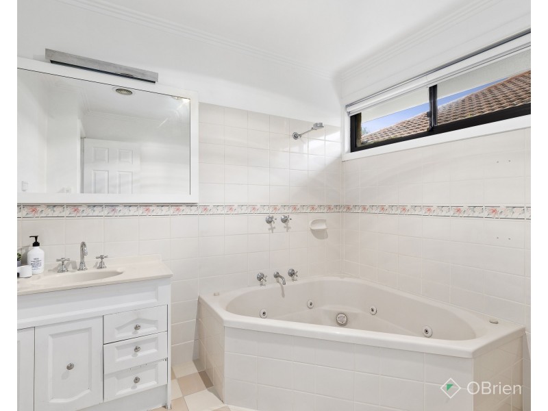 8 Jacaranda Avenue, Cheltenham VIC 3192