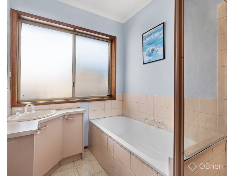 1/10 Renowden Street, Cheltenham VIC 3192