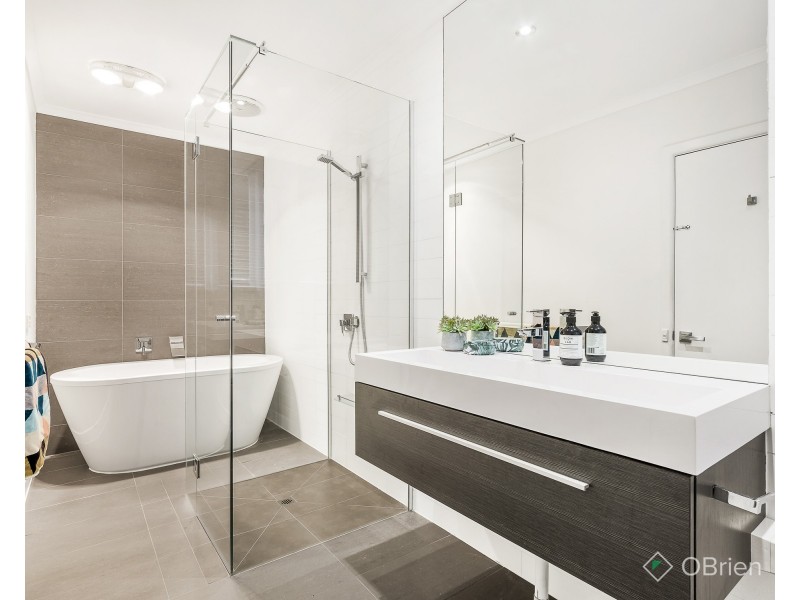 2/166 Charman Road, Mentone VIC 3194