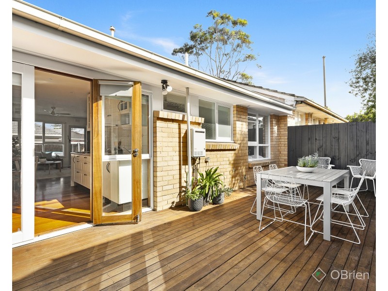 2/11 Mac Crescent, Parkdale VIC 3195