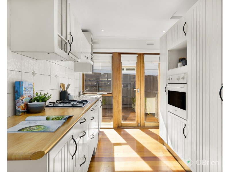 2/11 Mac Crescent, Parkdale VIC 3195