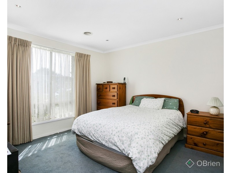 8 Emarald Close, Mornington VIC 3931