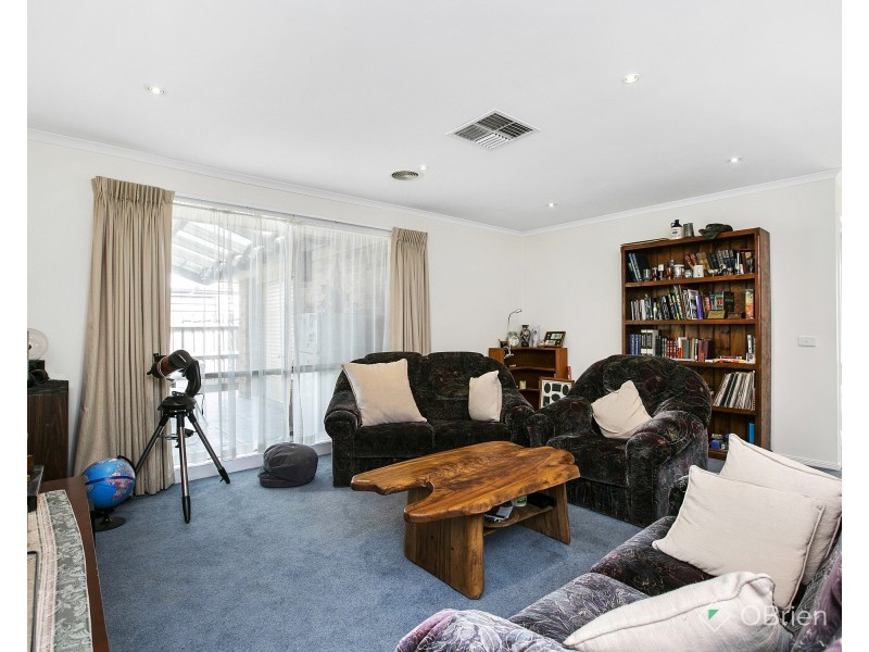 8 Emarald Close, Mornington VIC 3931