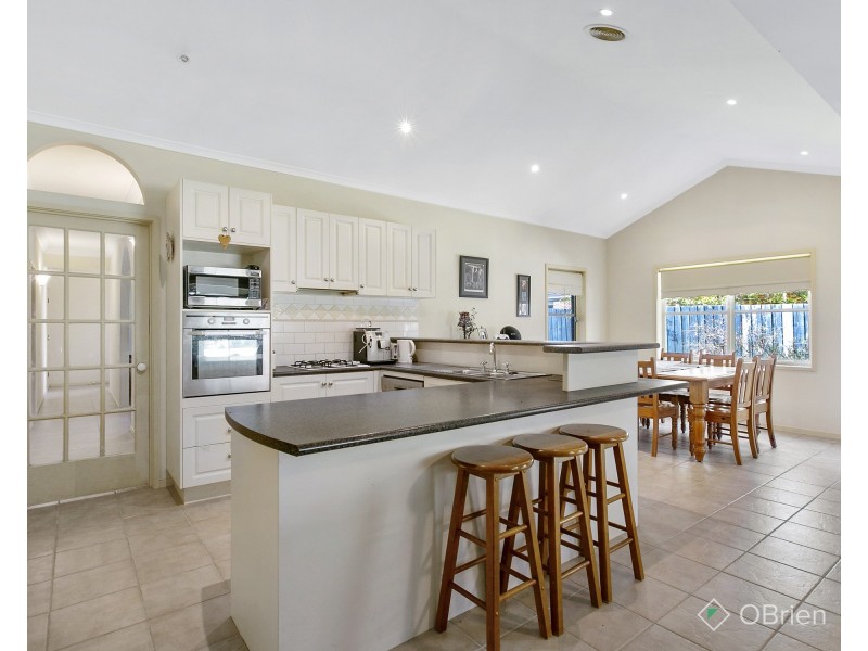 16 Boormanii Drive, Mornington VIC 3931