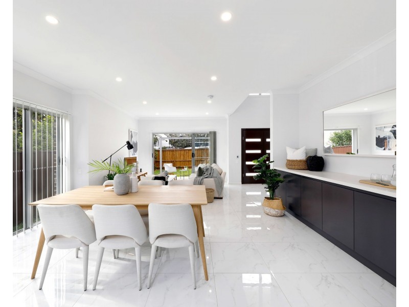 1/97 Oak Road, Kirrawee NSW 2232